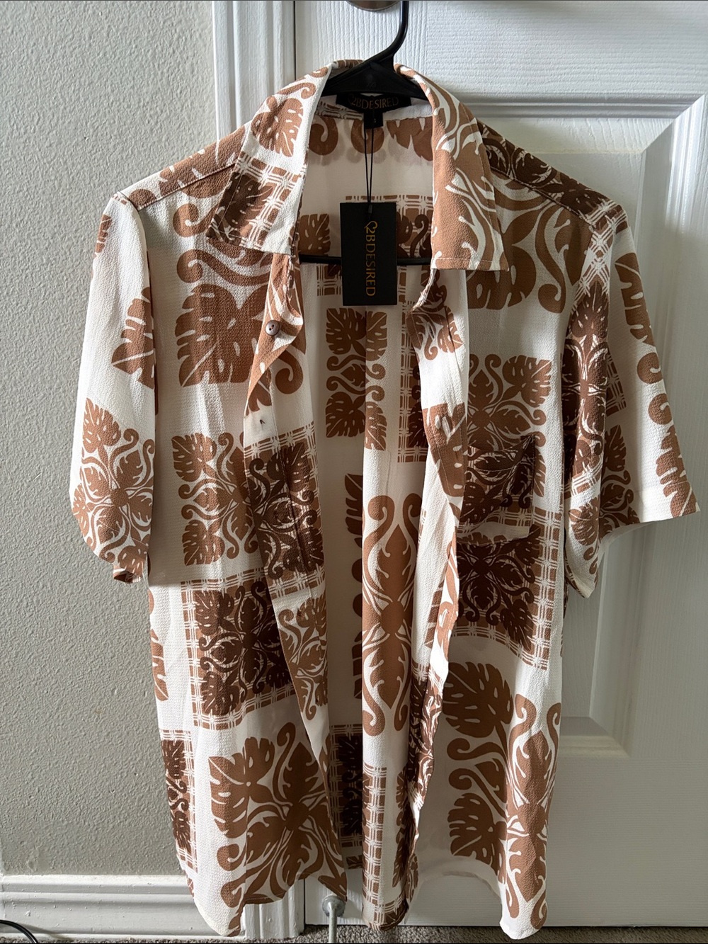2BDESIRED button up
